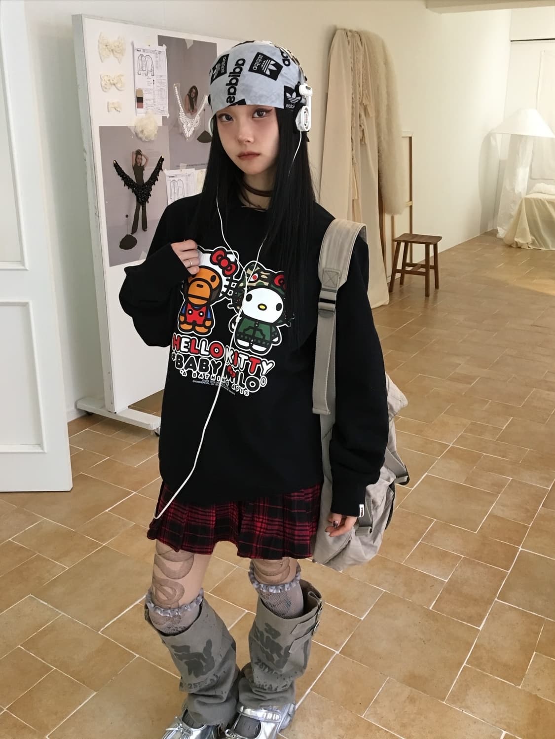 베이프 헬로키티 맨투맨 상품이미지2