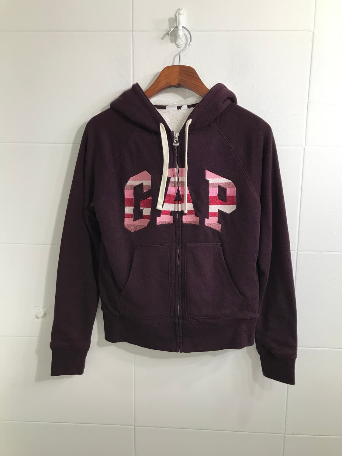 (세트 할인 가능) GAP 딥 퍼플 퍼 핑크 자수 후드집업 상품이미지4
