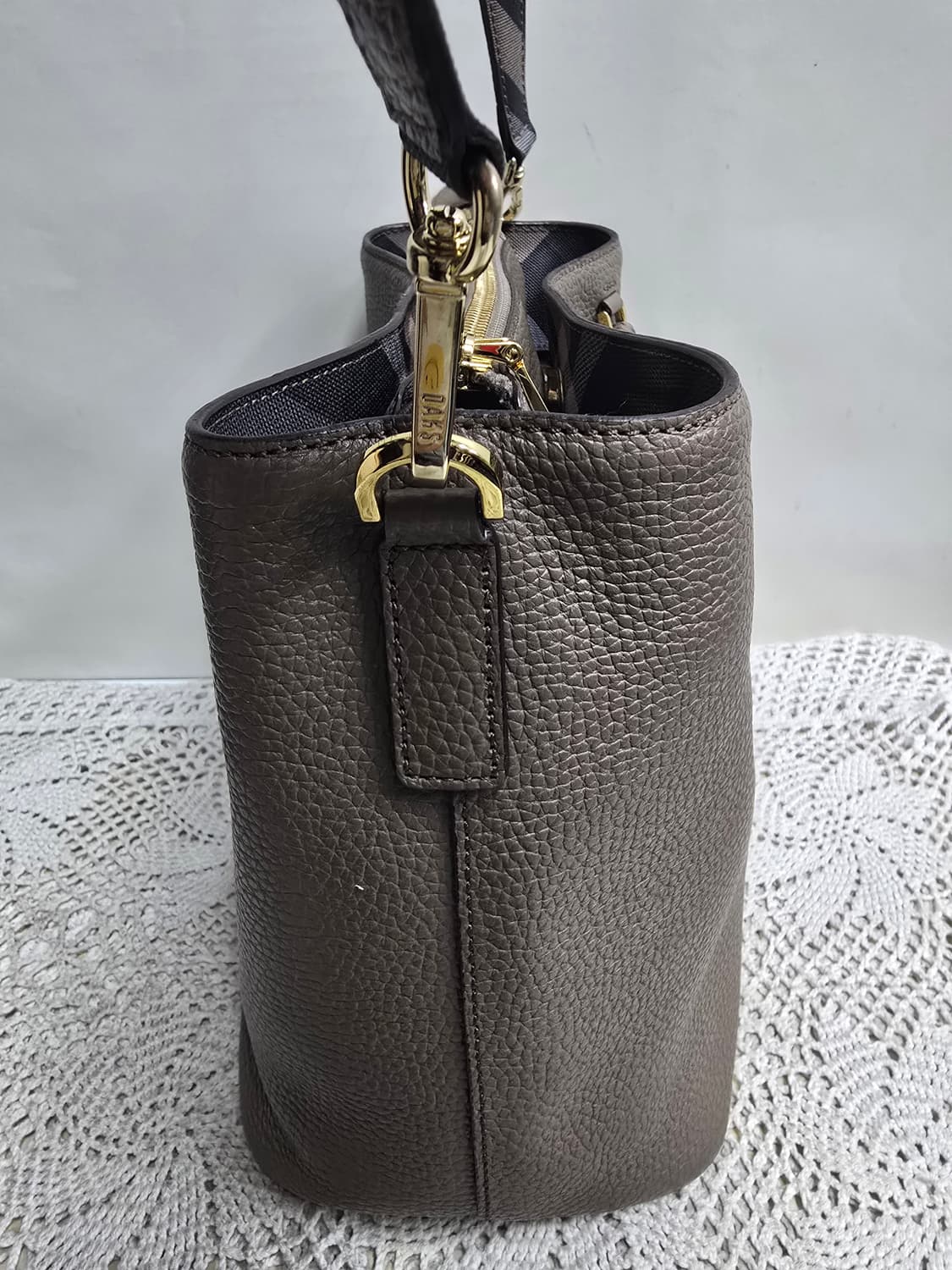 닥스 체크 장식 숄더백 상품이미지5