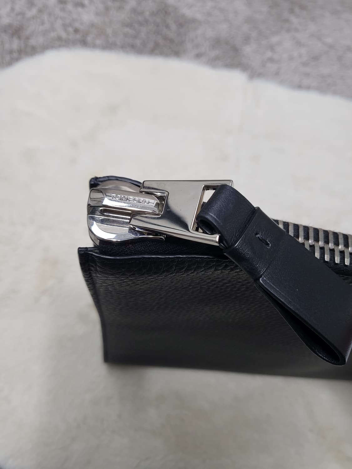 톰포드 블랙 가죽 클러치백 새제품급 상품이미지8