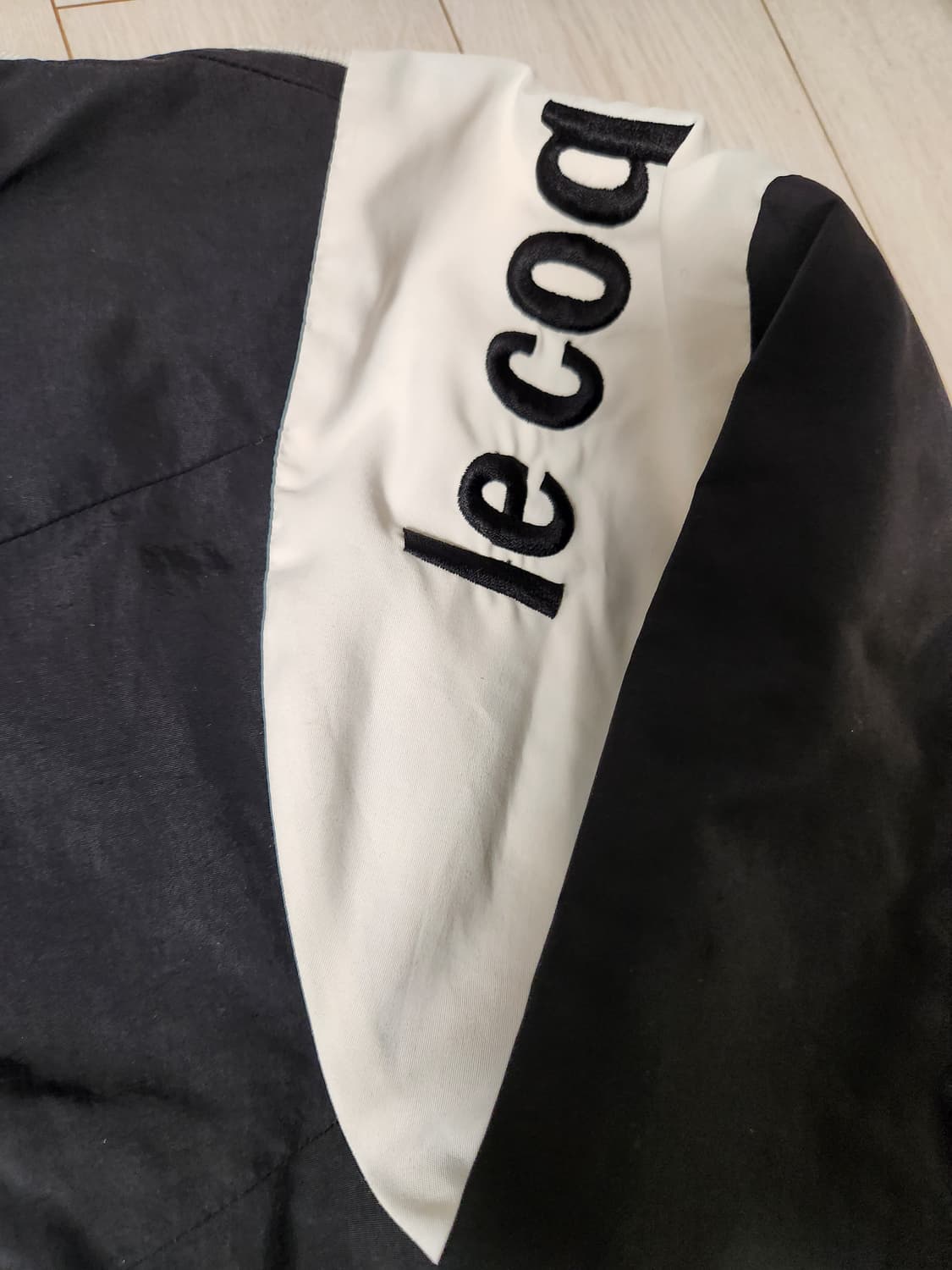 새상품급)르꼬끄 우븐 바람막이 사이즈L


오염 하자 없이 깨끗해요^^
 상품이미지5