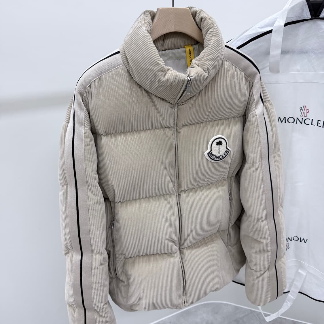 [S급/2] 24FW 몽클레어 x 팜엔젤스 아브롤호스 코듀로이 패딩자켓 상품이미지4