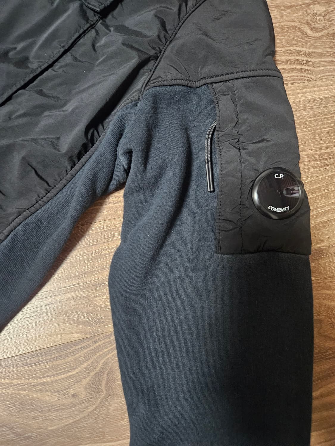 cp컴퍼니 포켓 맨투맨 M사이즈 상품이미지3