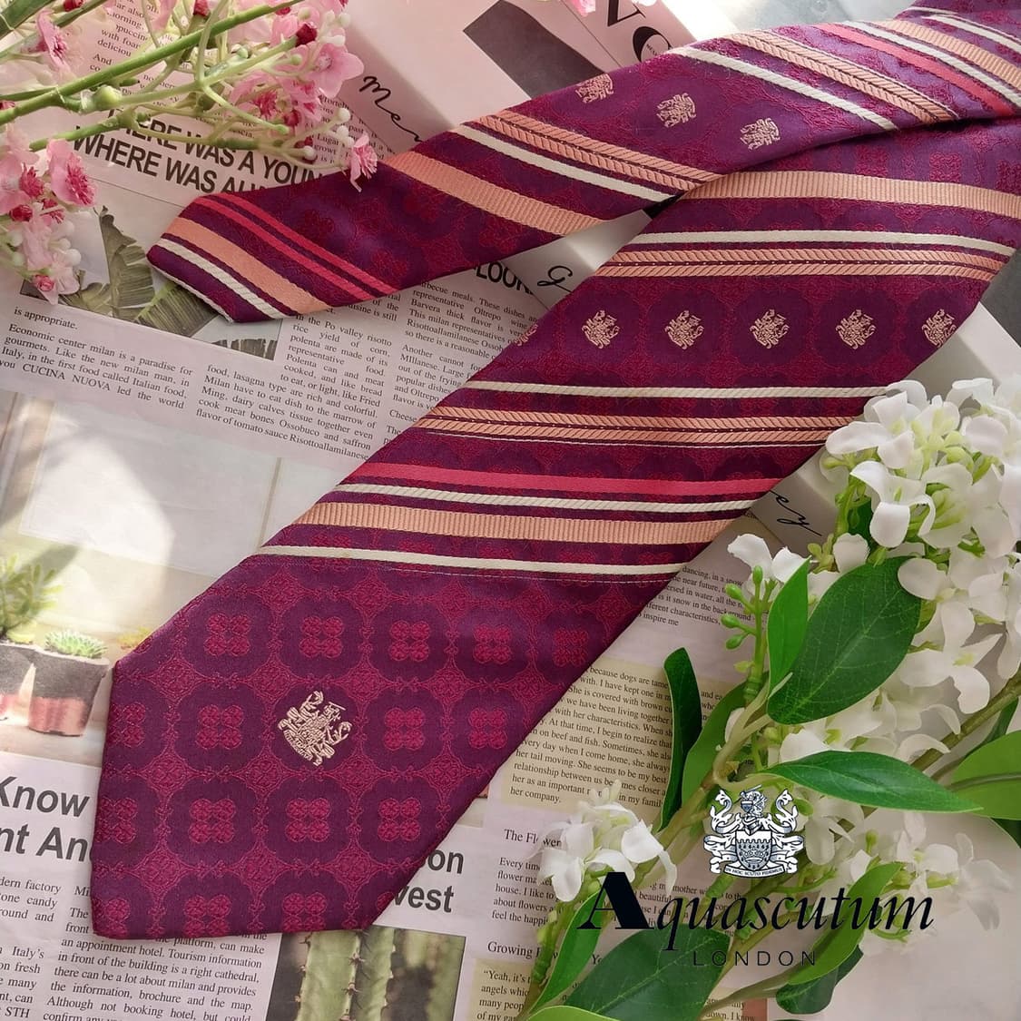 아쿠아스큐텀 실크 스트라이프&엠블럼 넥타이 9cm A+등급 K1539
 상품이미지1