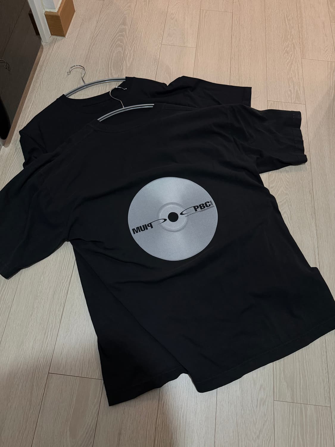 [L] 플레이보이 카티 MUSIC 공식 머천다이즈 반팔티 상품이미지2