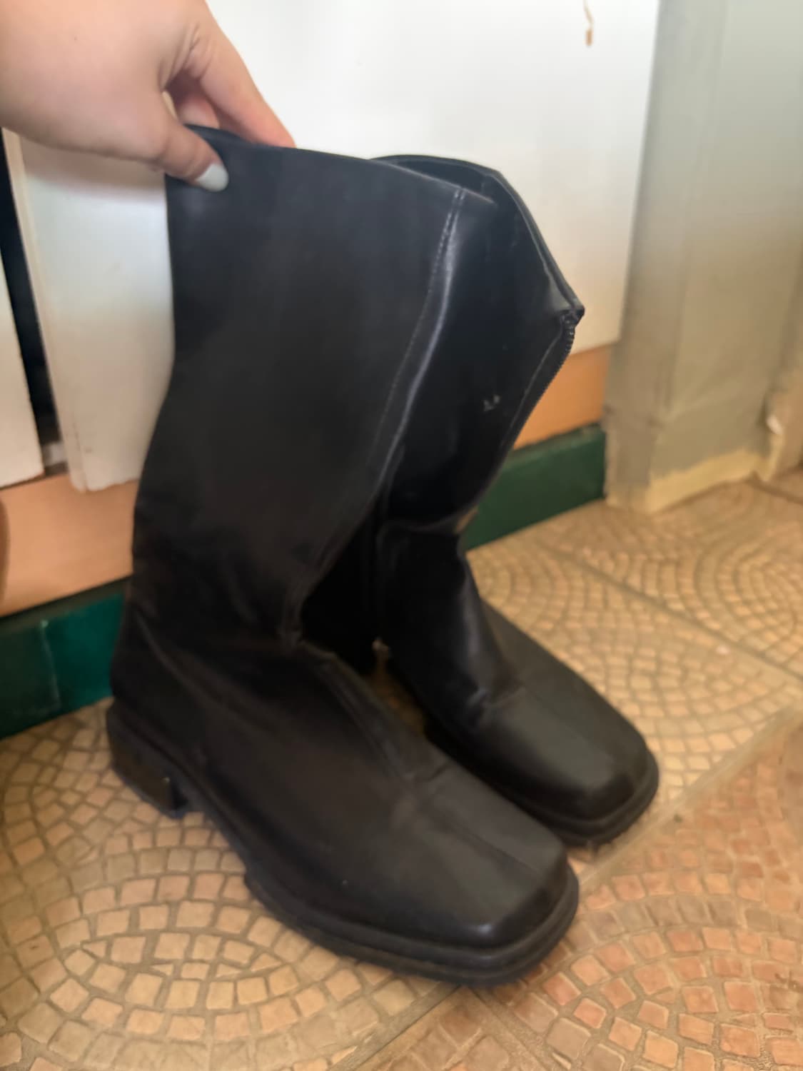 스퀘어 가죽 미들부츠 상품이미지1