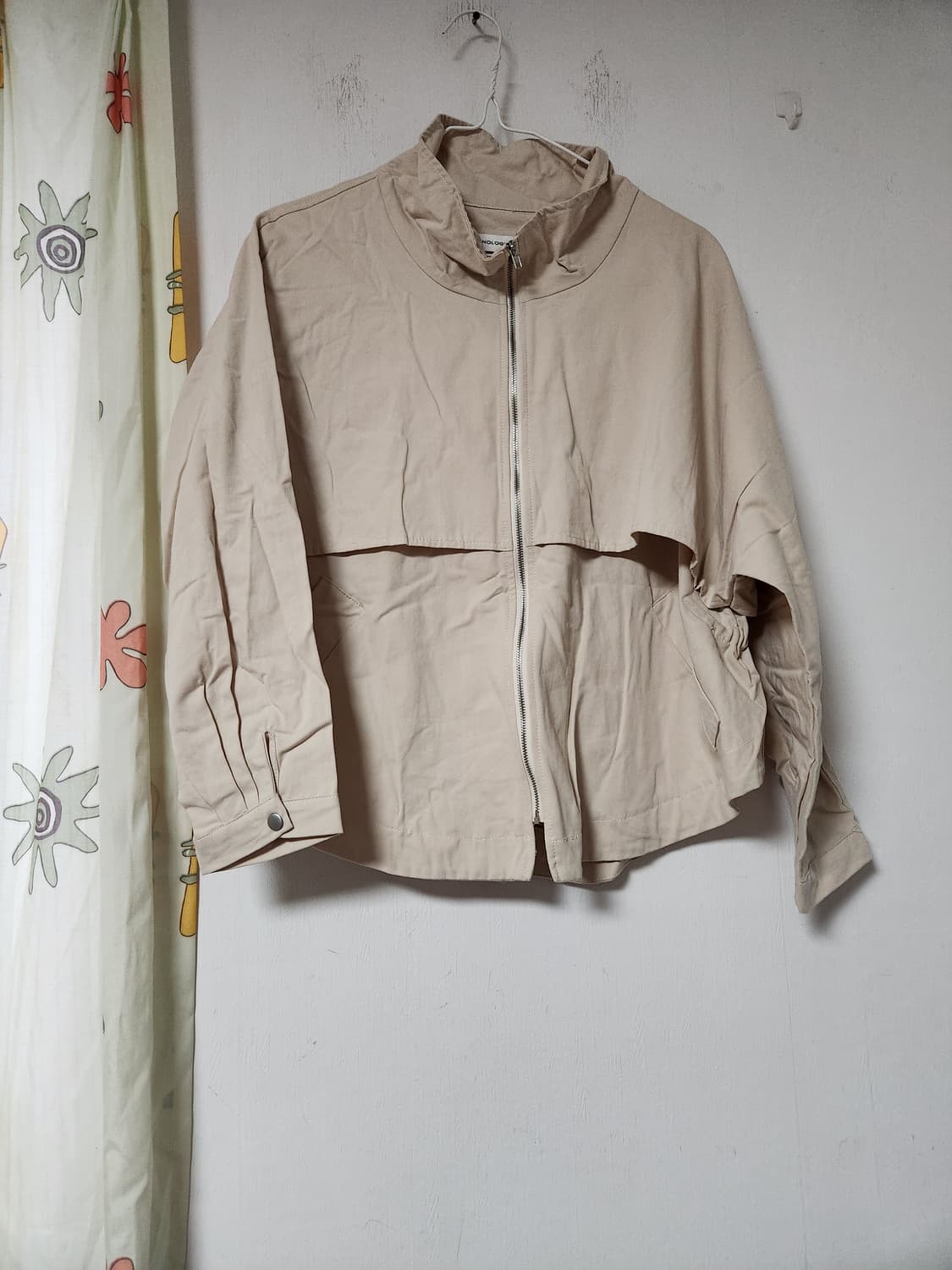 베이지색 숏 기장 짚업 자켓 F(~66) 상품이미지1