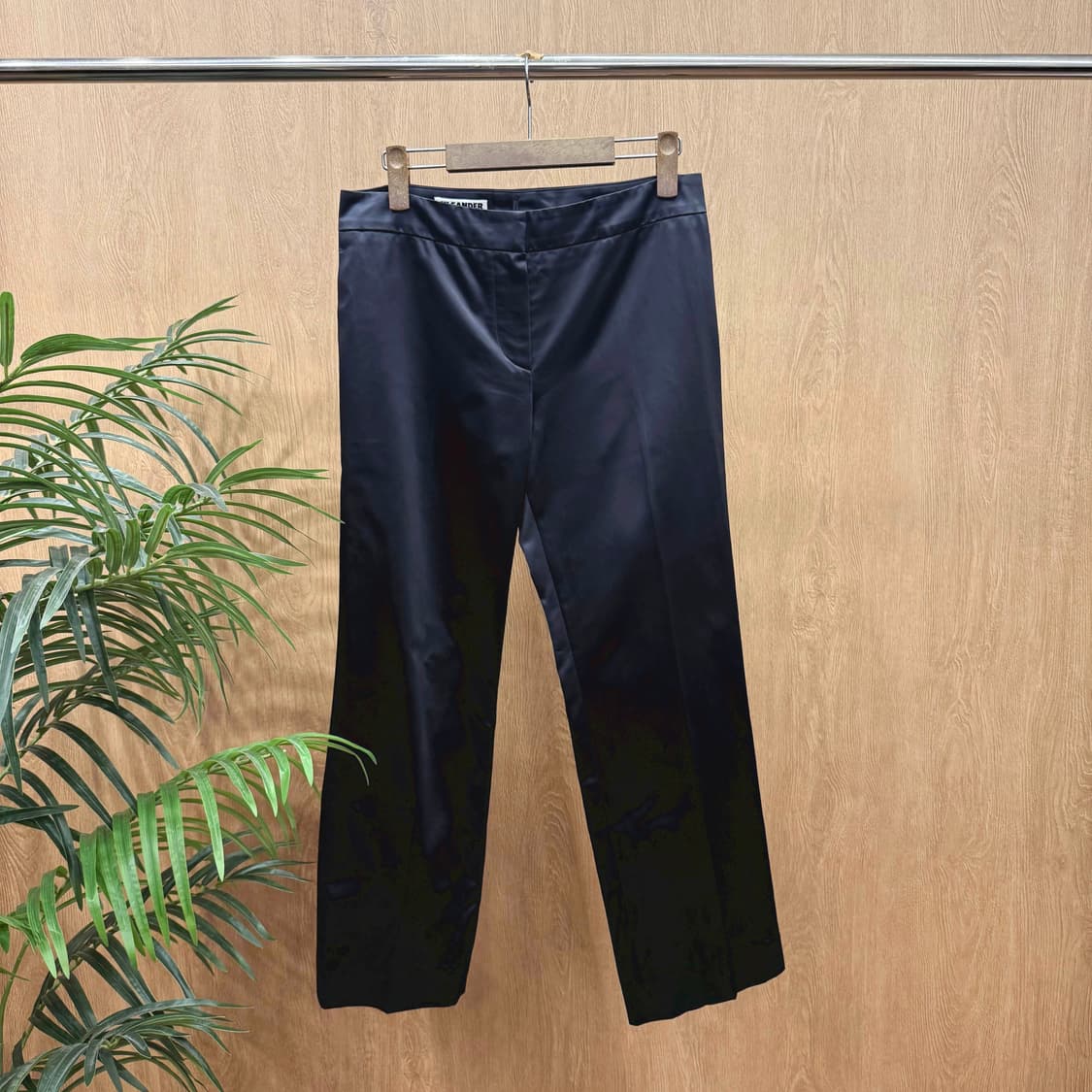 질샌더 슬랙스 히든 클로징 미니멀 디자인 후면 포켓 디테일 네이비 상품이미지1