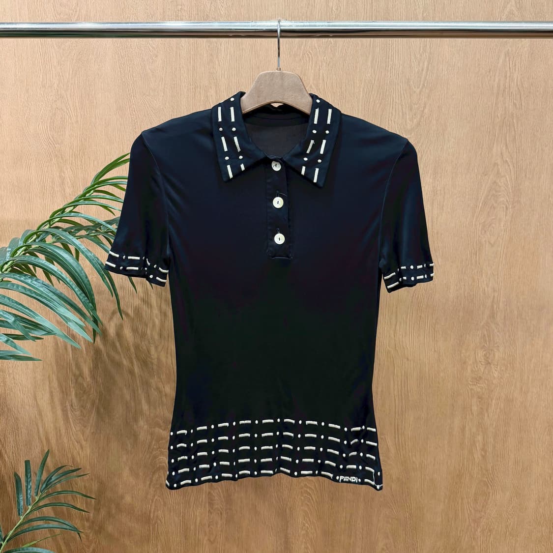 펜디 PK 반팔 티셔츠 자수 스티치 로고 디테일 슬림핏 블랙 상품이미지1