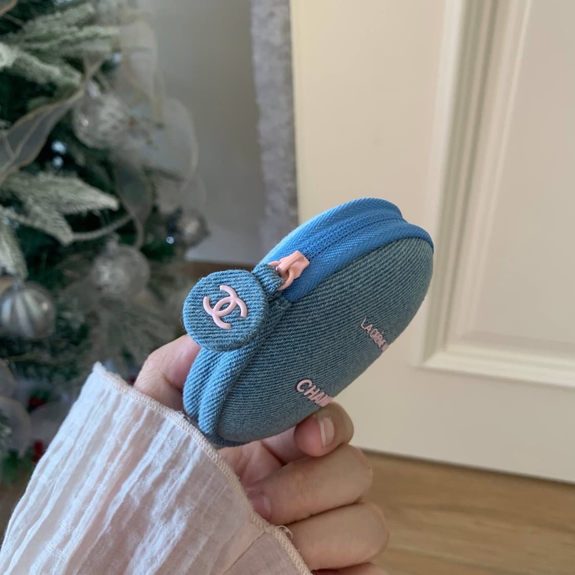 샤넬 뷰티 라크렘망 핸드크림 데님 에디션 파우치 상품이미지3