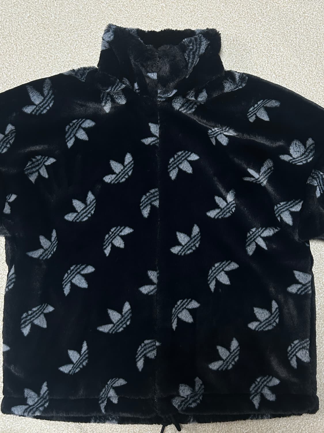 아디다스 모노그램 퍼 재킷 상품이미지2