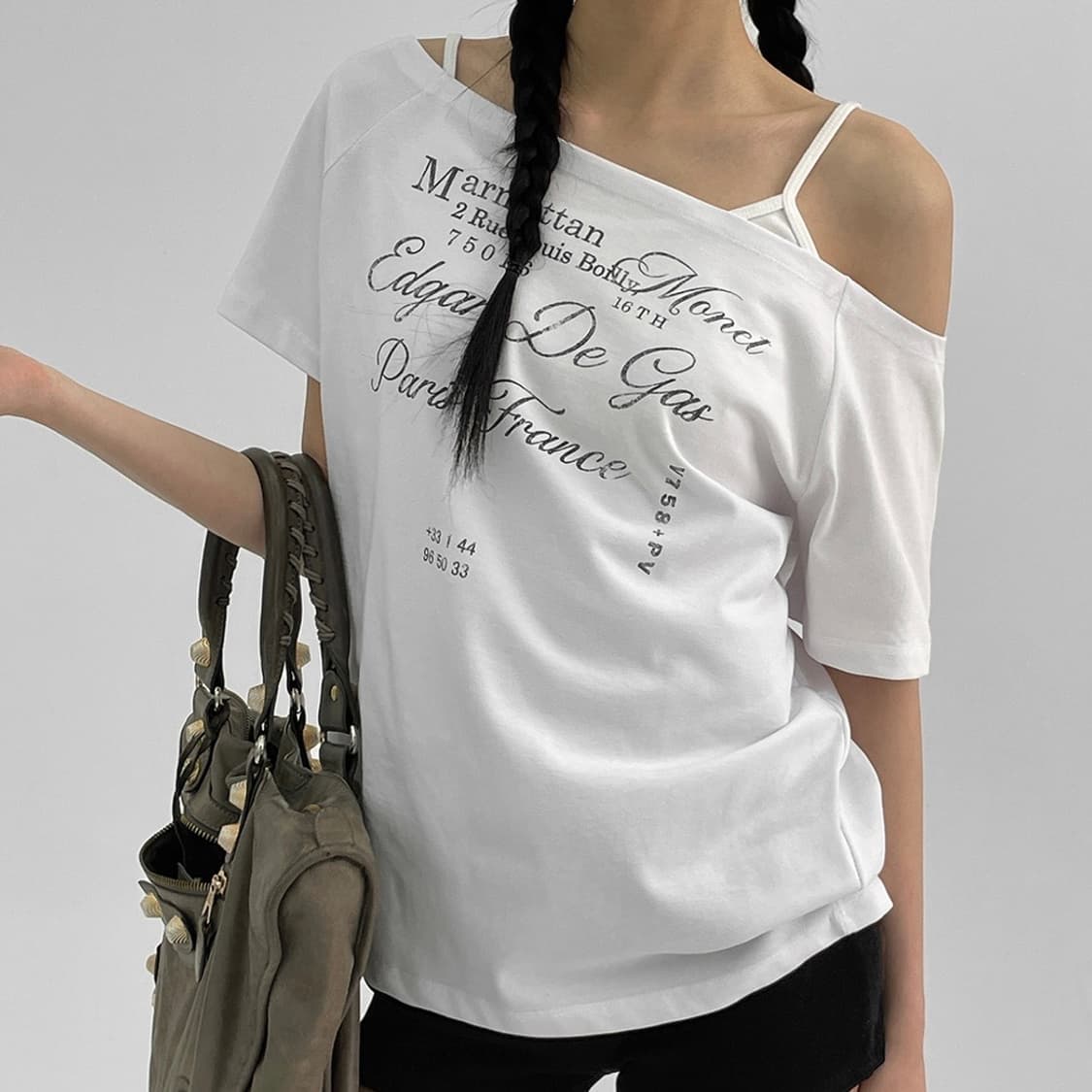 블랙업 made 루브르 오프숄더 화이트 반팔티 레터링 원오프숄더 새상품 상품이미지2