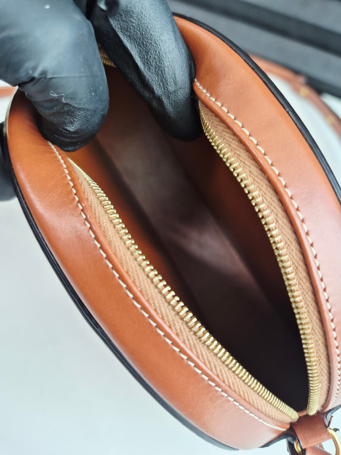 셀린느 트리오페 오벌 펄스 미니백 (상태 매우 좋음) 상품이미지7