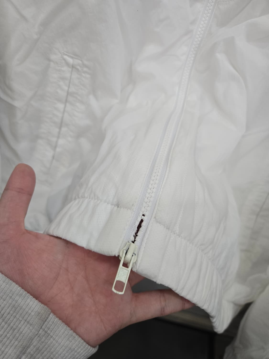 100,L )) NIKE 나이키 화이트 & 블랙로고 바람막이 점퍼! 상품이미지3