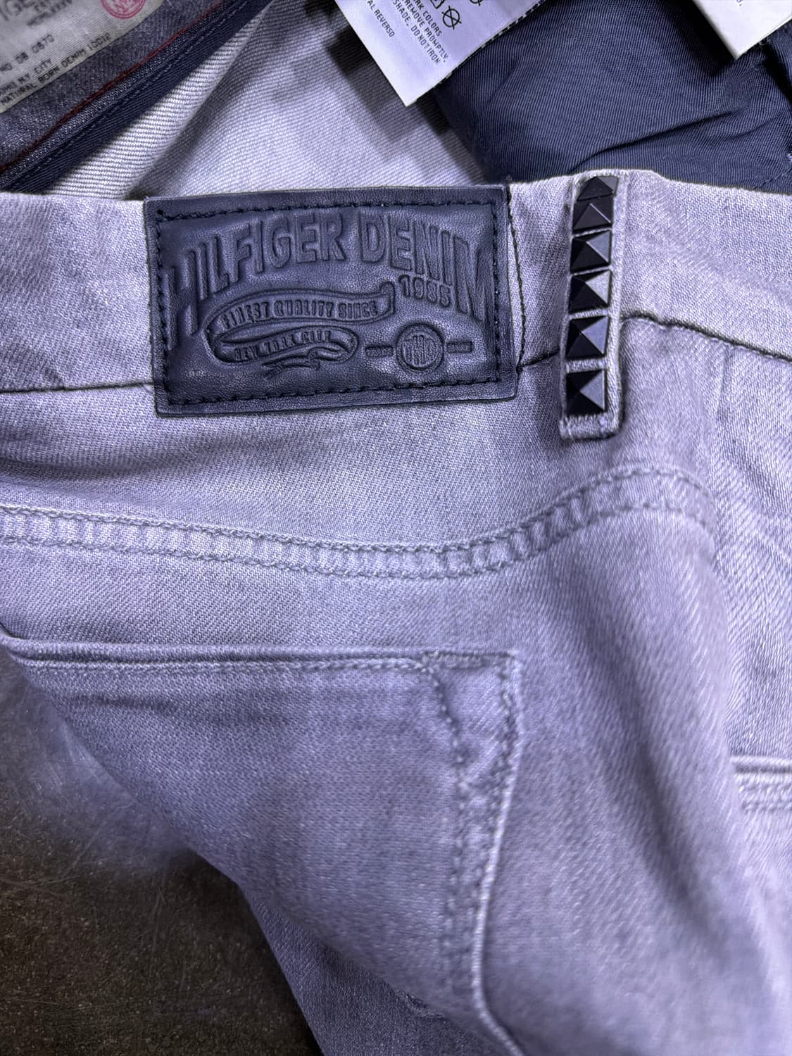 타미힐피거 그레이 워싱 네이트 스키니 슬림 스터드 데님팬츠 32 상품이미지8