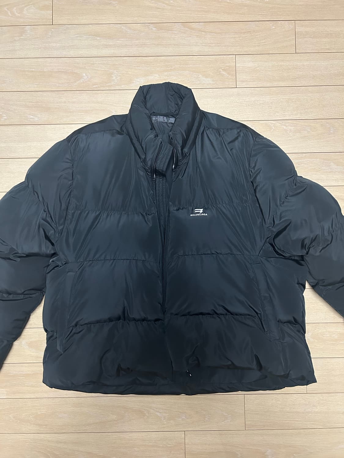 발렌시아가 24fw c컬 패딩 블랙 상품이미지3