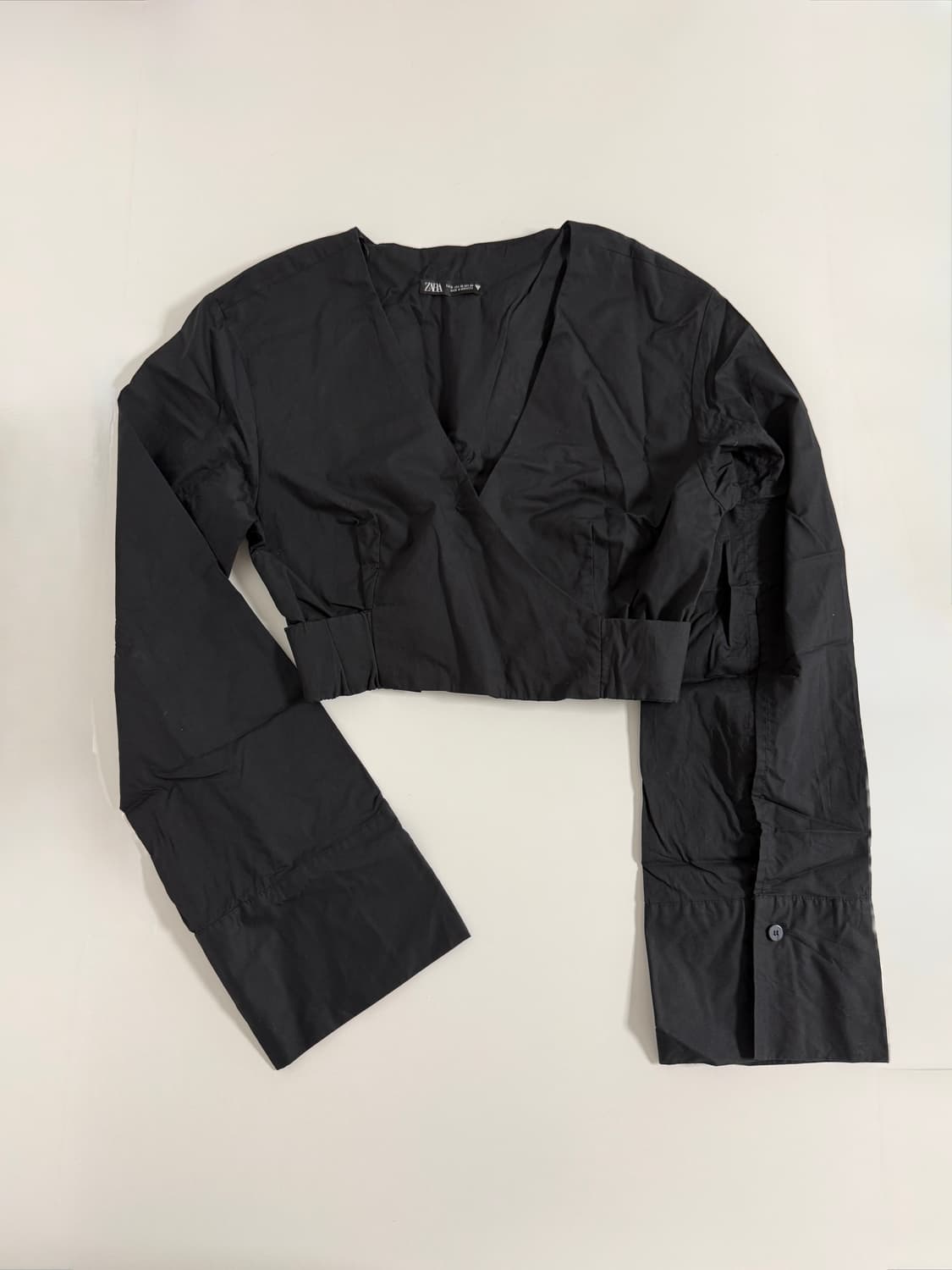 자라 빈티지 블랙 크롭 랩 블라우스 셔츠 큐빈 파우닝 ayadz 상품이미지1