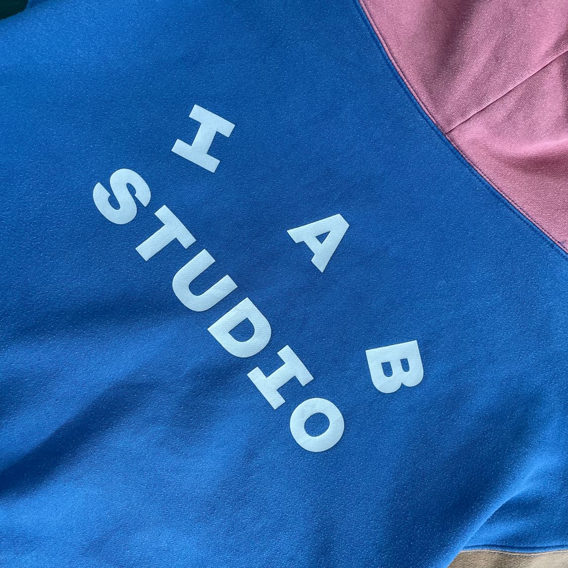 IAB Studio  아이앱 스튜디오 멀티컬러 후드티 상품이미지4