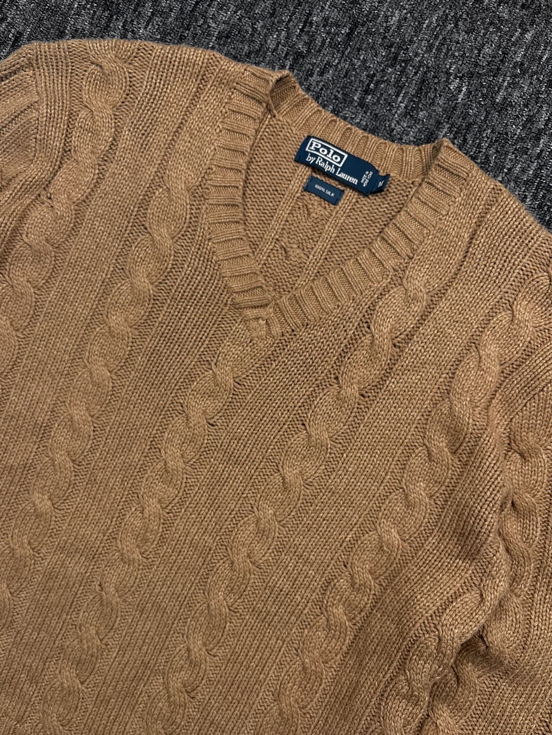 폴로 실크 꽈배기 브이넥 니트 상품이미지5