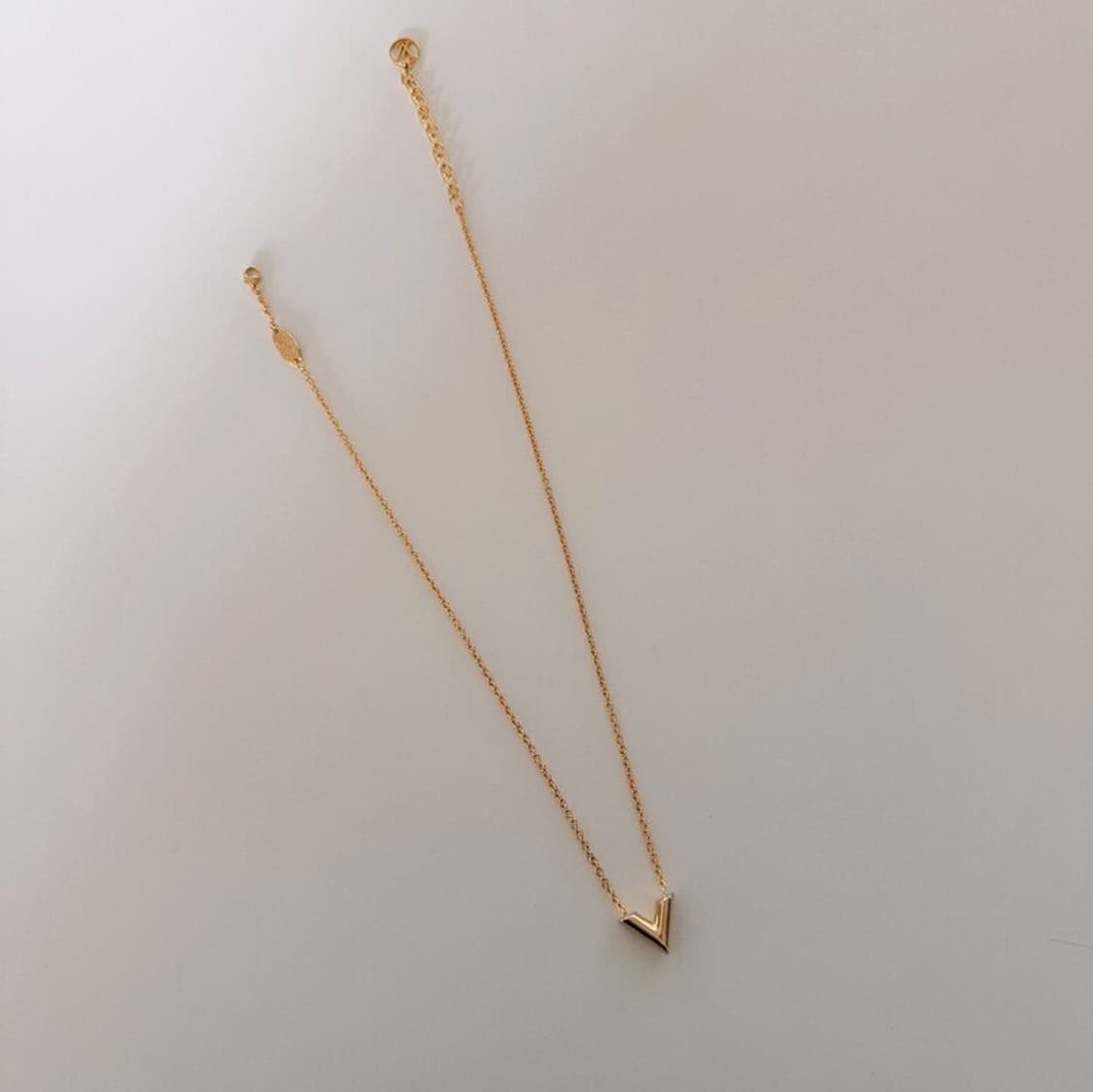 루이비통 에센셜 V 목걸이 상품이미지7