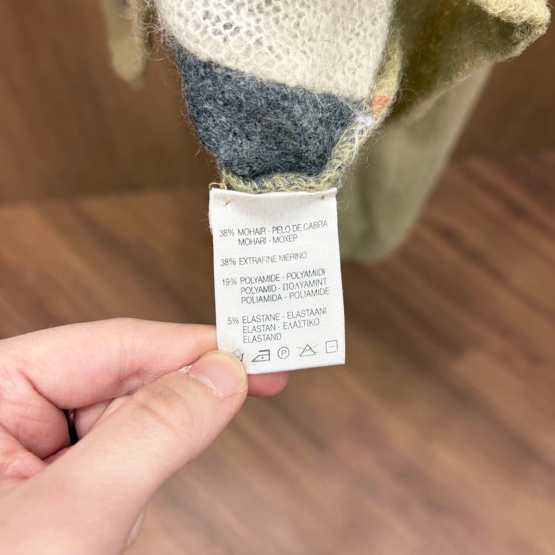 버버리 런던 모헤어 믹스 긴팔 니트 패치워크 아가일 패턴 디테일 베이지 상품이미지7