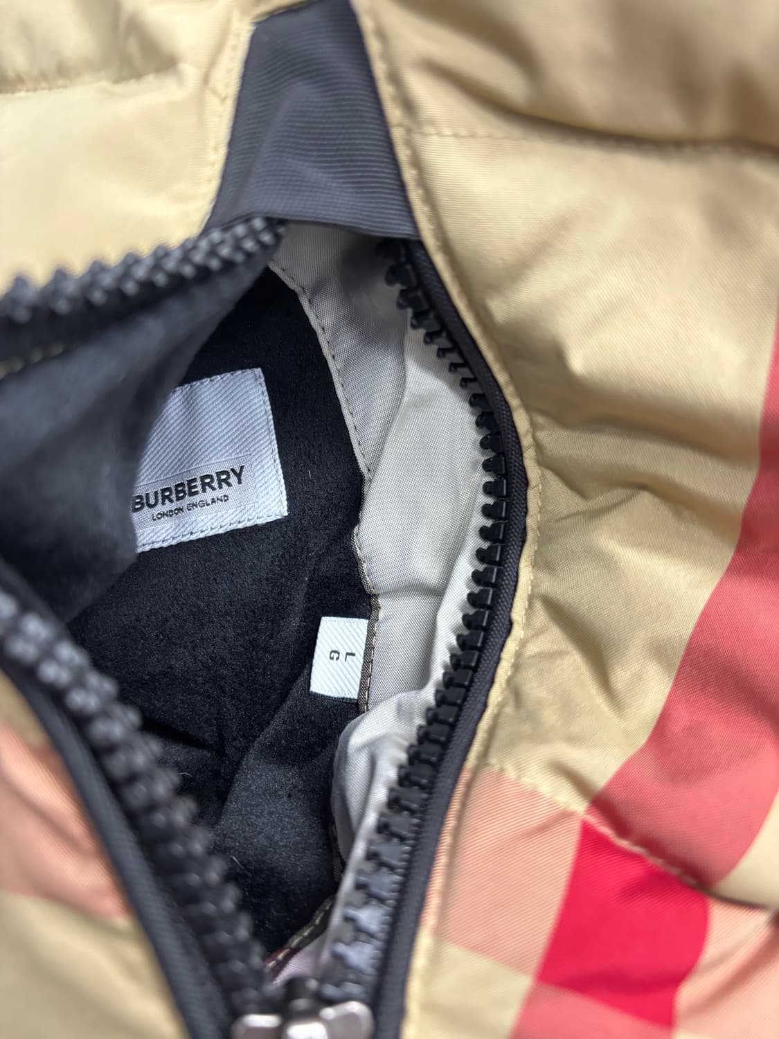 버버리(BURBERRY) 리버시블 체크 & 블랙 패딩 베스트 상품이미지6