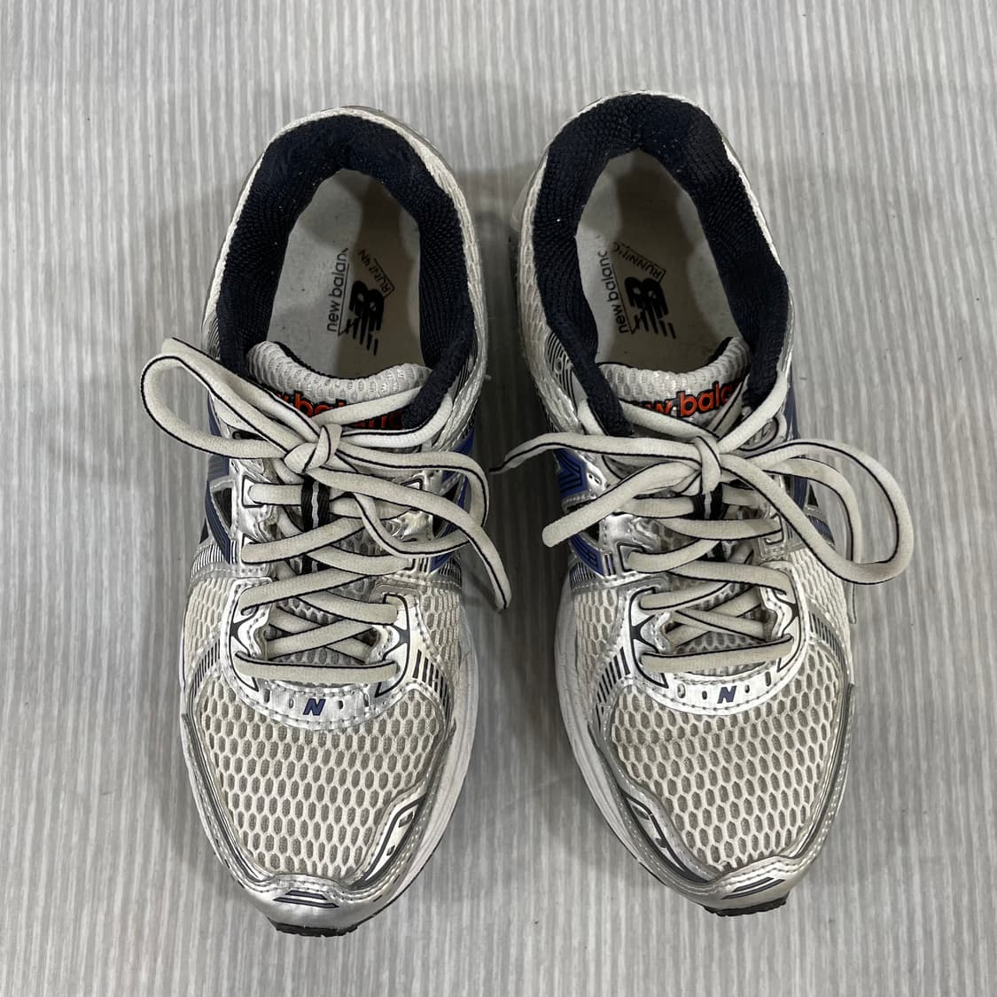 757) 뉴발란스 860v2 메탈릭 실버 225mm 상품이미지2