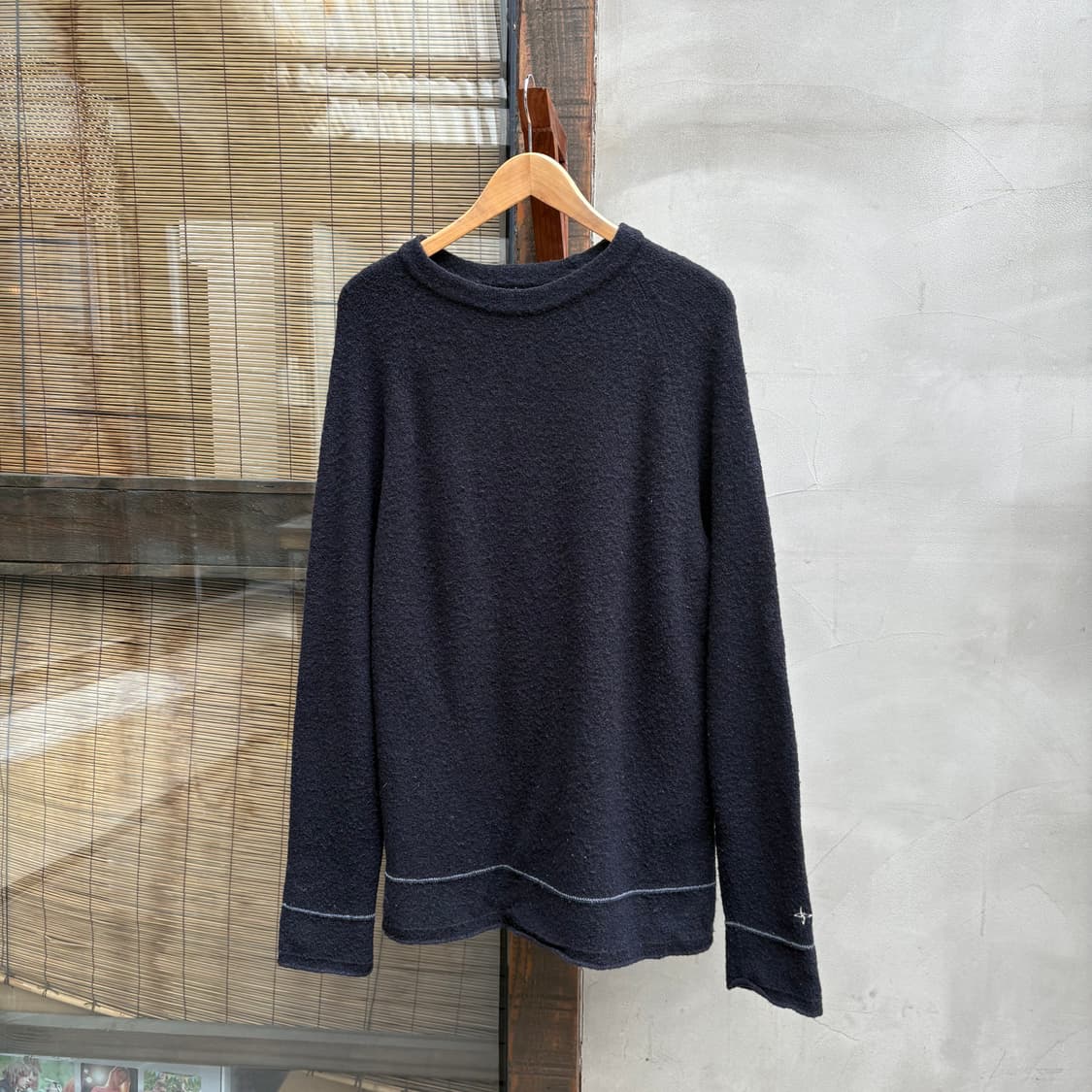 스톤아일랜드 로우컷 헤어리 자수 스웨터 상품이미지5