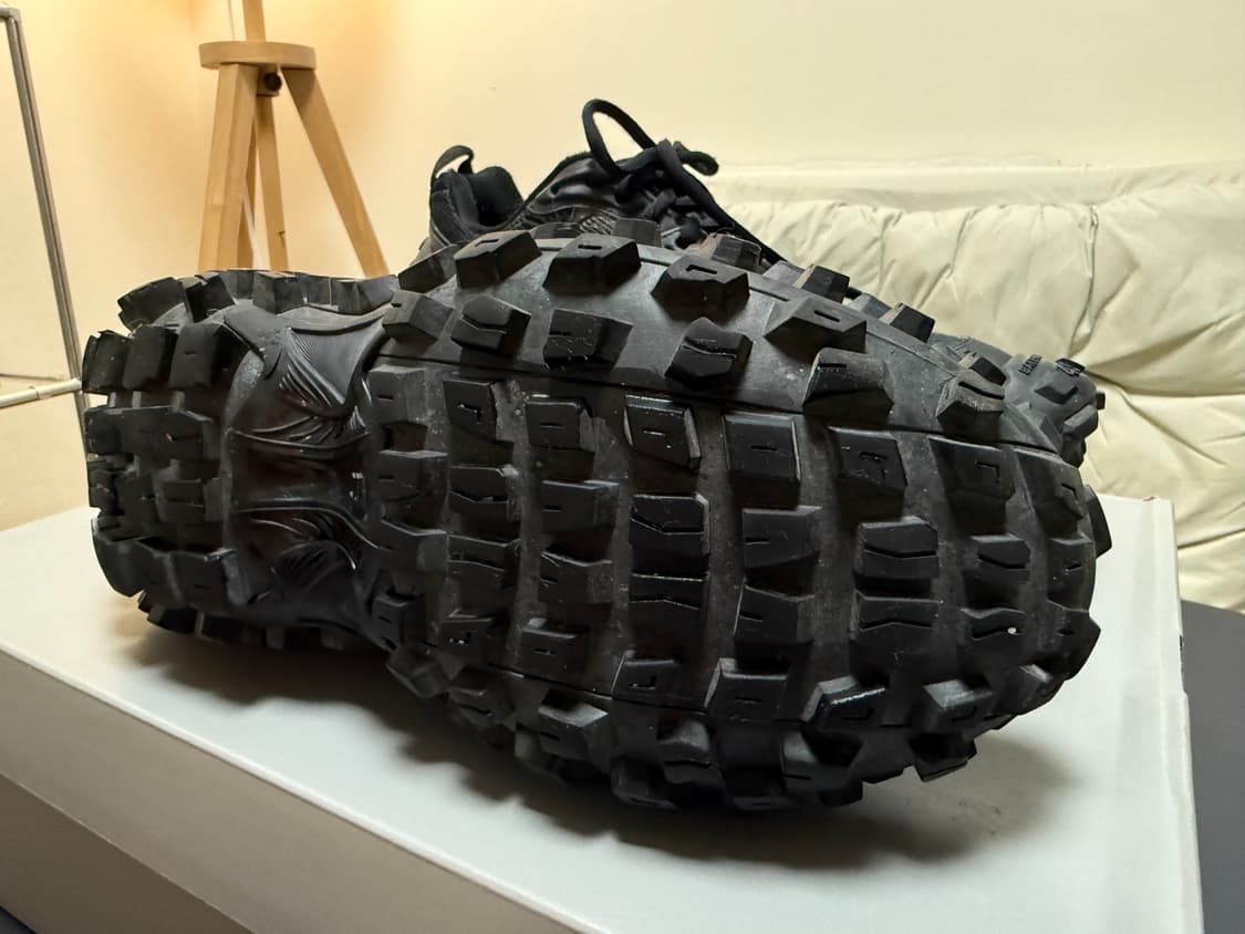 발렌시아가 디펜더 블랙 43 사이즈 상품이미지3