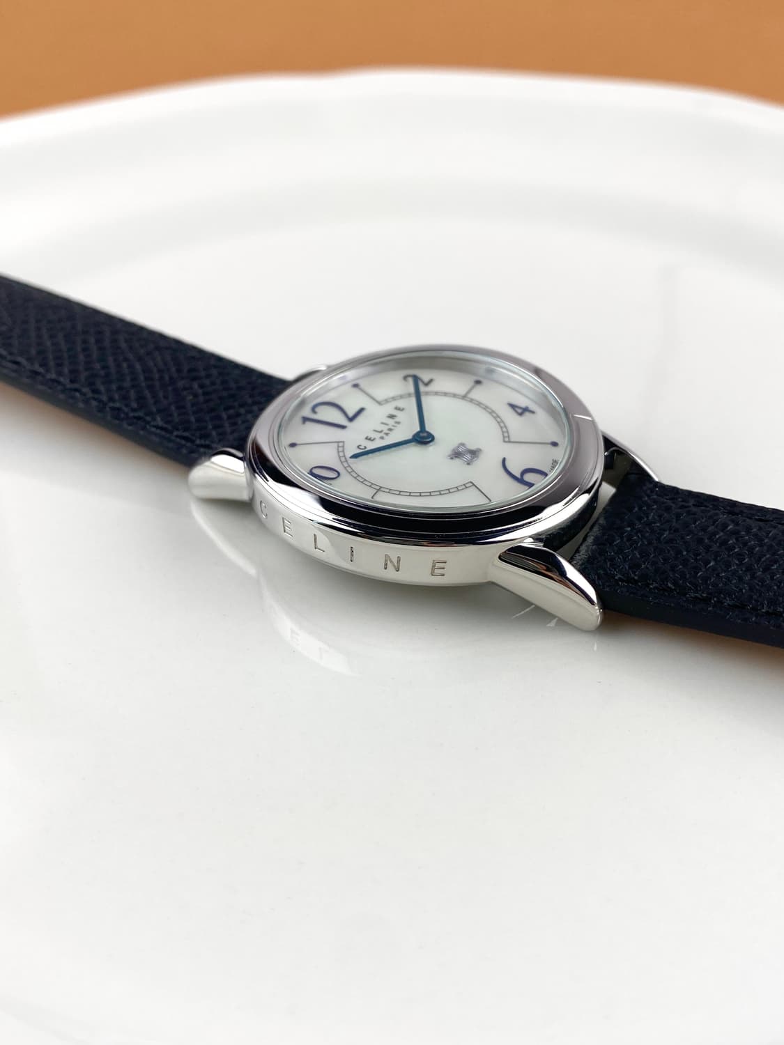 CELINE shell round watch unisex 상품이미지5