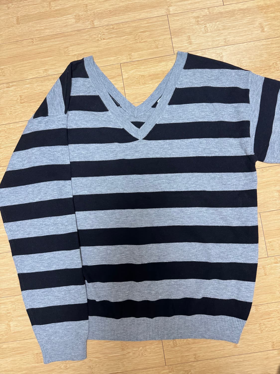 큐리티 ONE-SHOULDER STRIPED KNIT_BLACK 상품이미지4