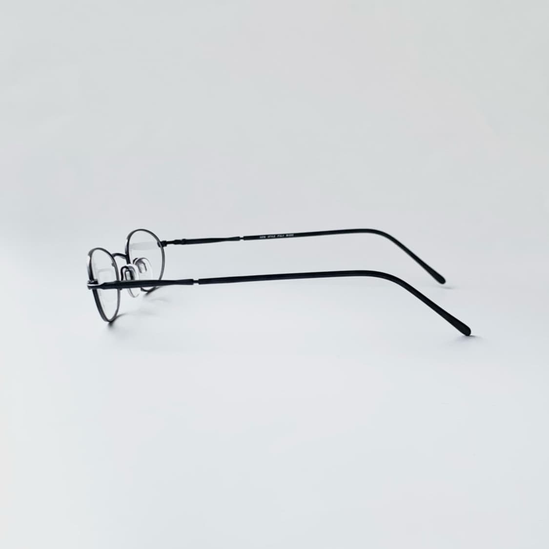 [픽키-691] 블랙 메탈 풀프레임 안경 슬림 오벌 쉐입 미니멀 클래식 상품이미지5