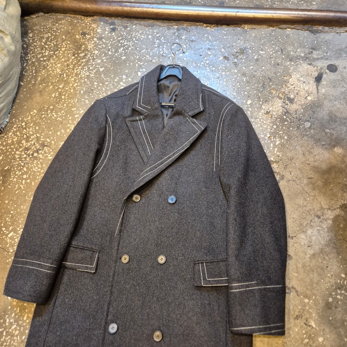 L~XL(착샷잇음) 스티치포인트 차콜 울 더블롱코트  상품이미지7
