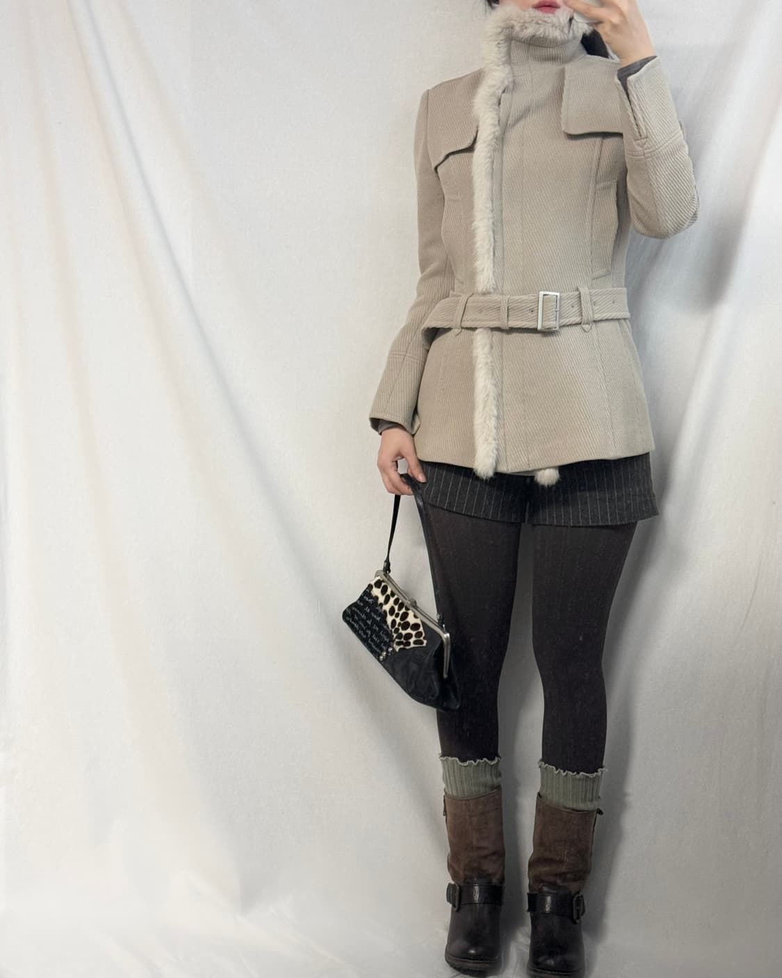 래빗 퍼 트림 벨티드 울 코트 상품이미지8