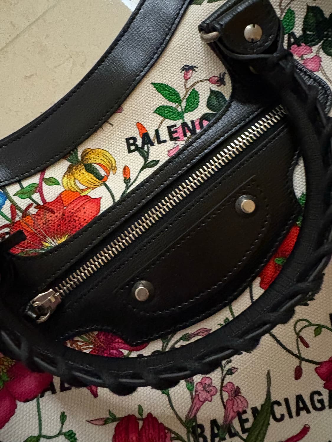 구찌X발렌시아가 해커 프로젝트 모터 시티백 상품이미지4