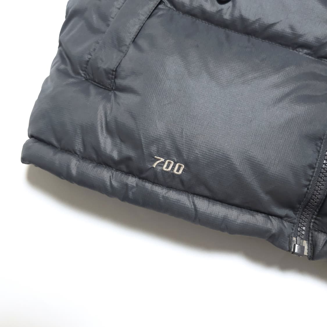 노스페이스 700 눕시 구스다운 패딩 조끼 그레이 상품이미지5