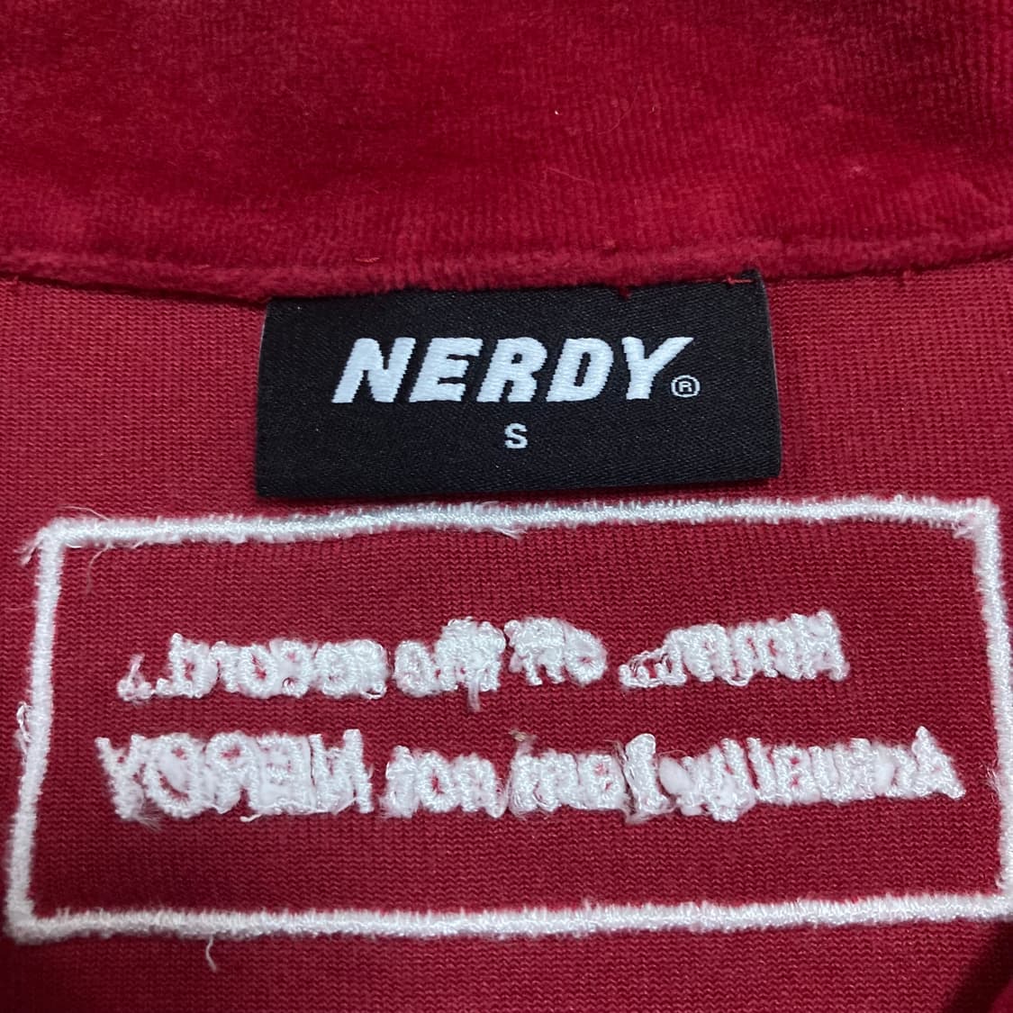 널디 스몰 로고 사이드 라인 버건디 벨벳 트랙탑 상품이미지3