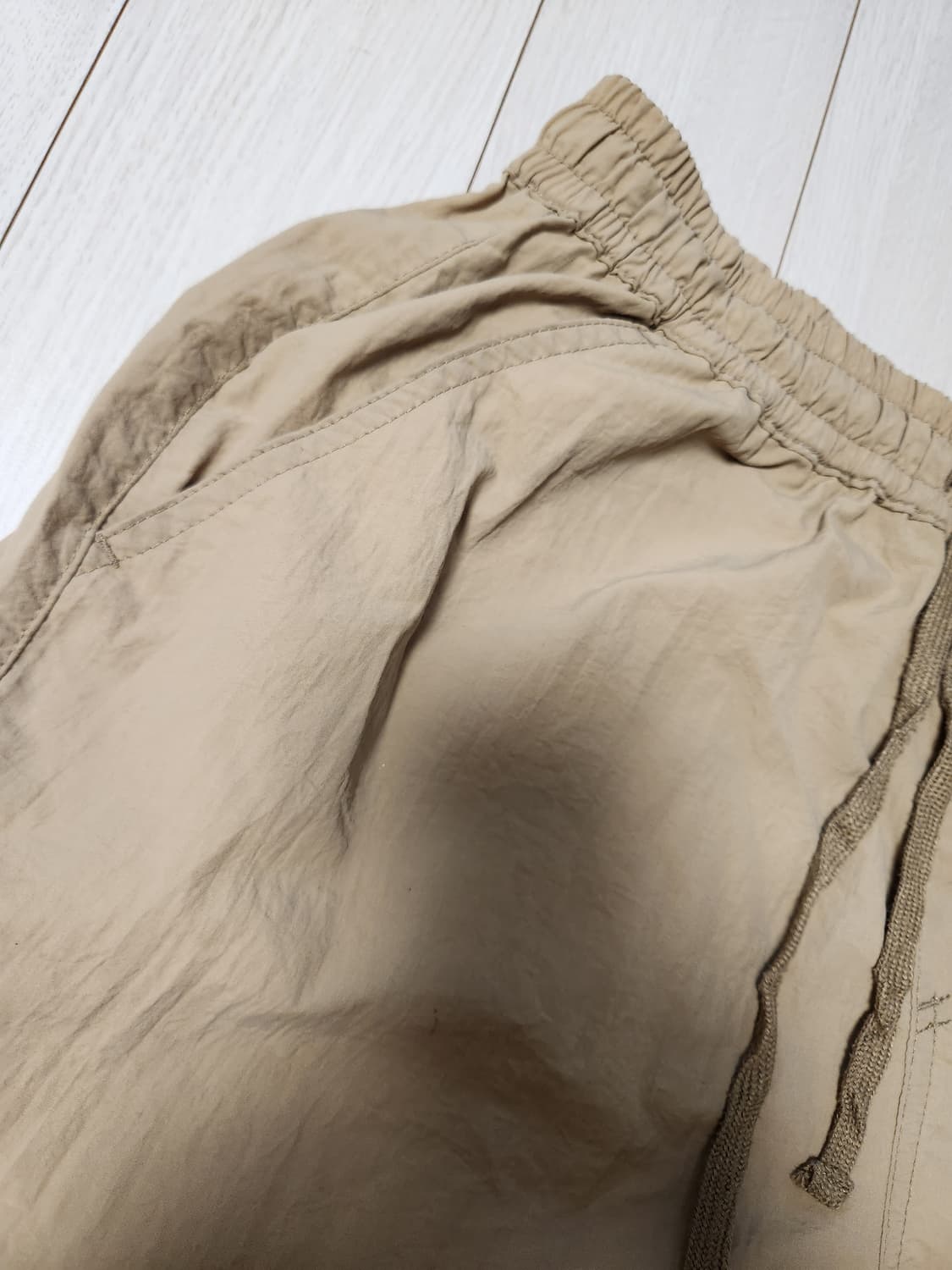 스케쳐스 퍼포먼스 베이지색 밴딩 반바지 사이즈32 L

사용감 좀 많아서 상품이미지7