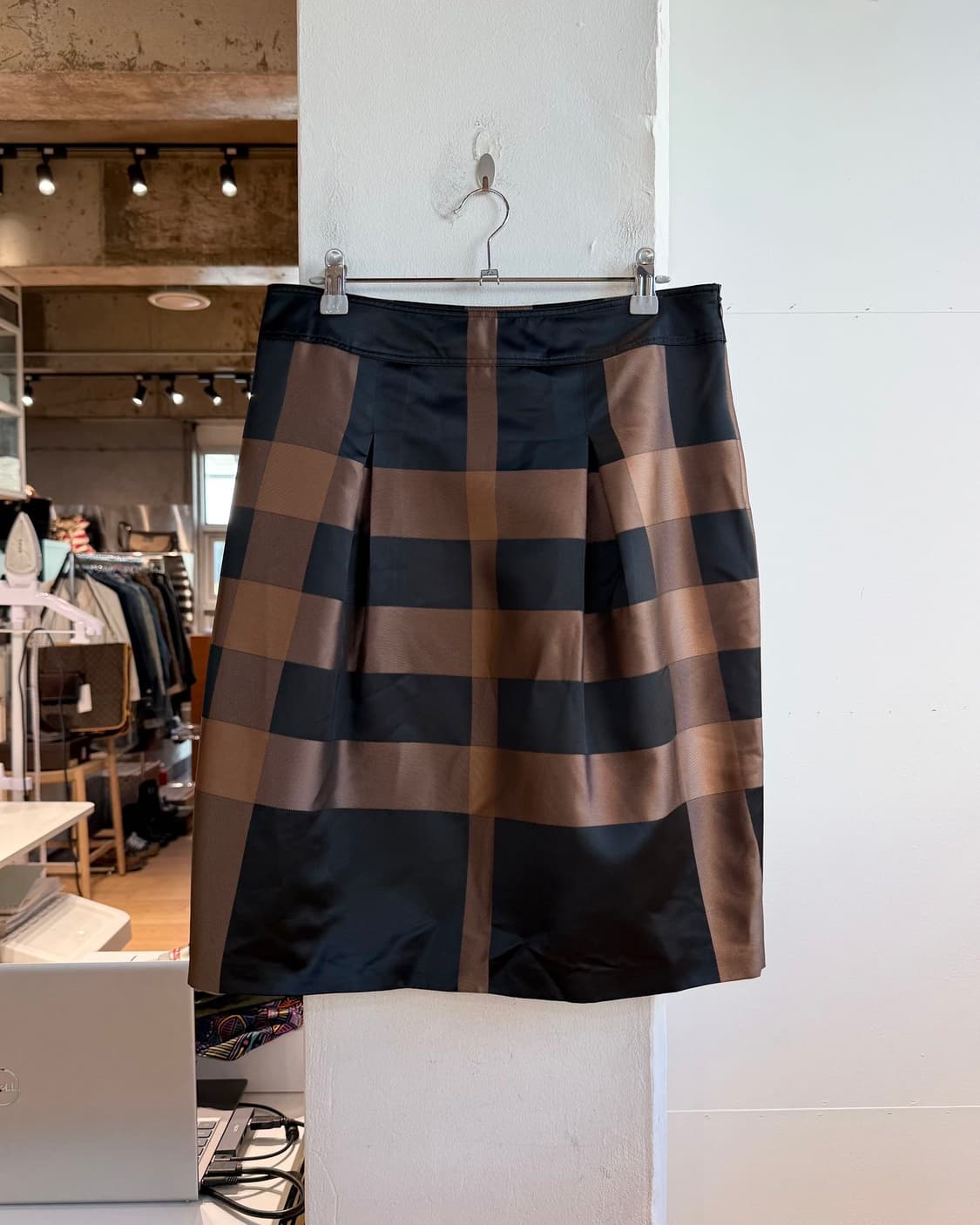버버리 블랙 체크 쿠프로 미디스커트  상품이미지2