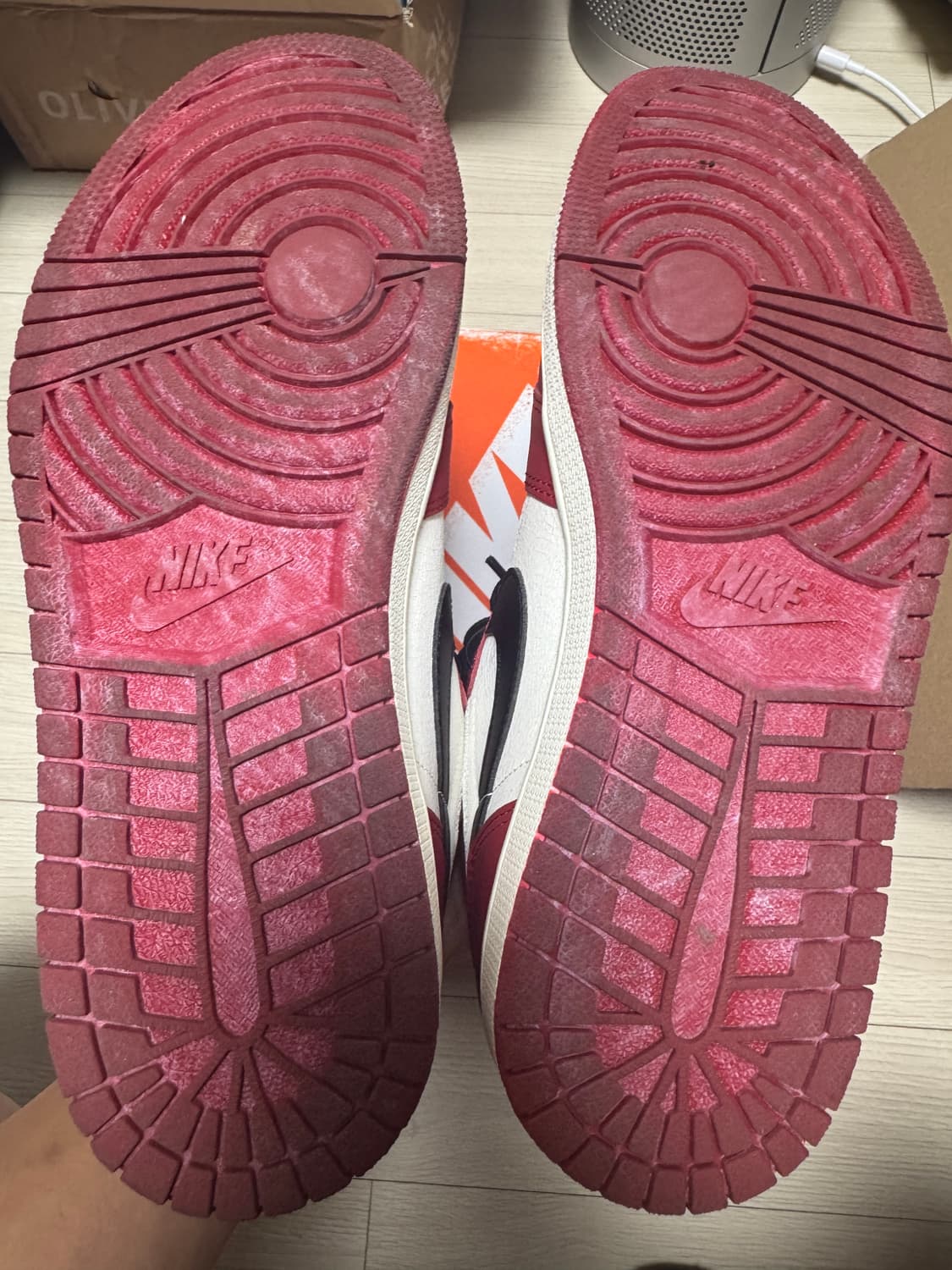 조던 1 레트로 하이 OG 시카고 2022 275 상품이미지5