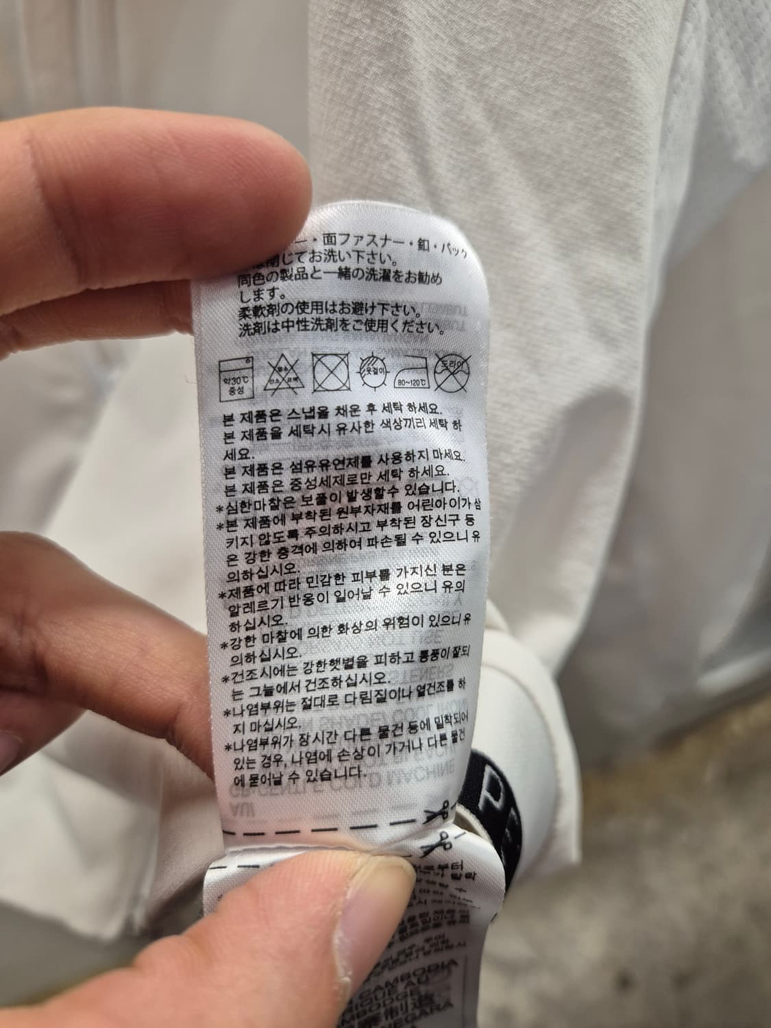 아디다스 블랙/화이트 에센셜 삼선 바람막이 자켓 상품이미지8