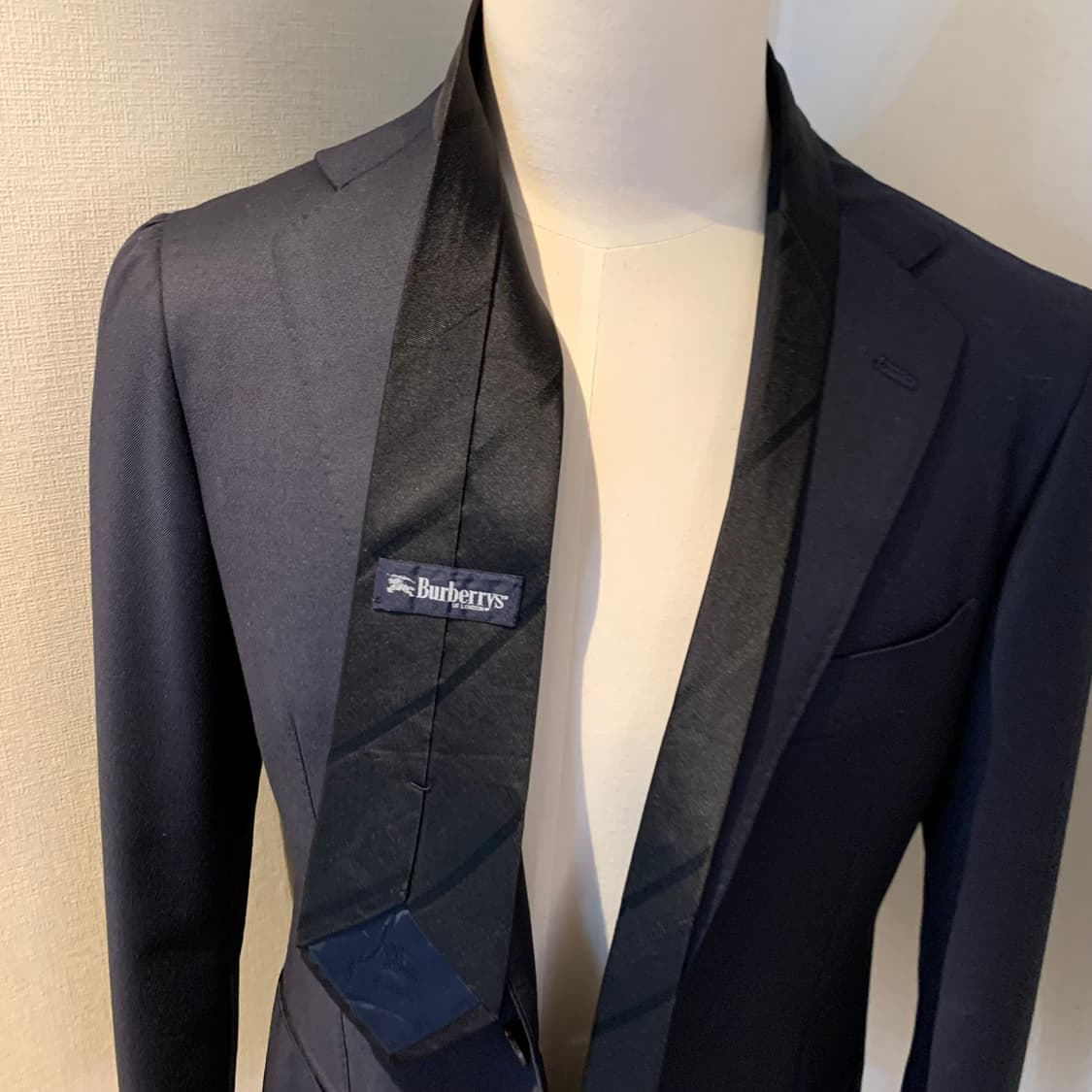 버버리(BURBERRY) 블랙컬러 스트라이프 명품넥타이 심플로고 A+ 상품이미지2