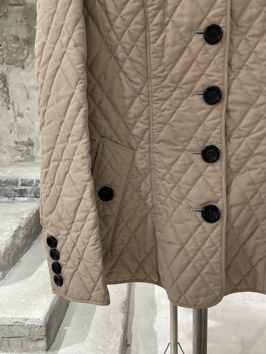 버버리 라이트 베이지 애쉬허스트 퀼팅 자켓 상품이미지4