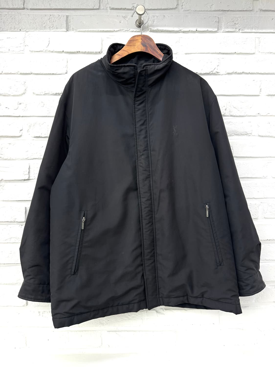 입생로랑 뿌르옴므 블랙 자수 로고 자켓 상품이미지3