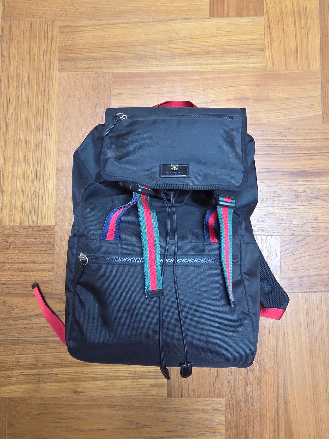 구찌 블랙 삼선 스트랩 백팩 상품이미지3