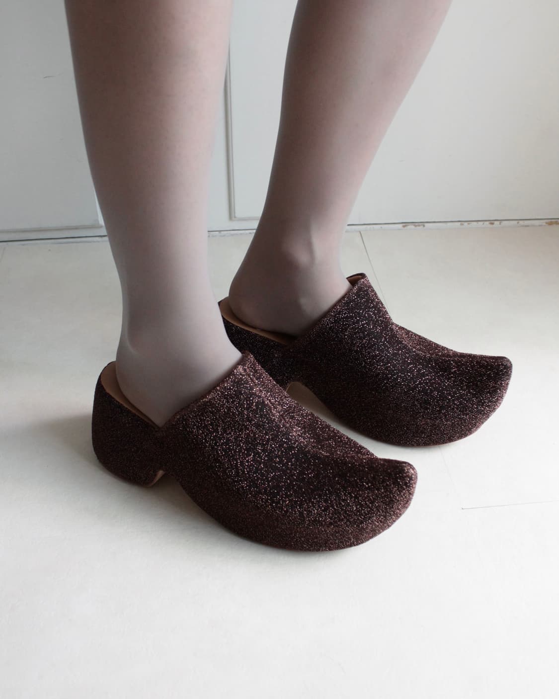 Chika kisada 2025 ss flat form mules 상품이미지5