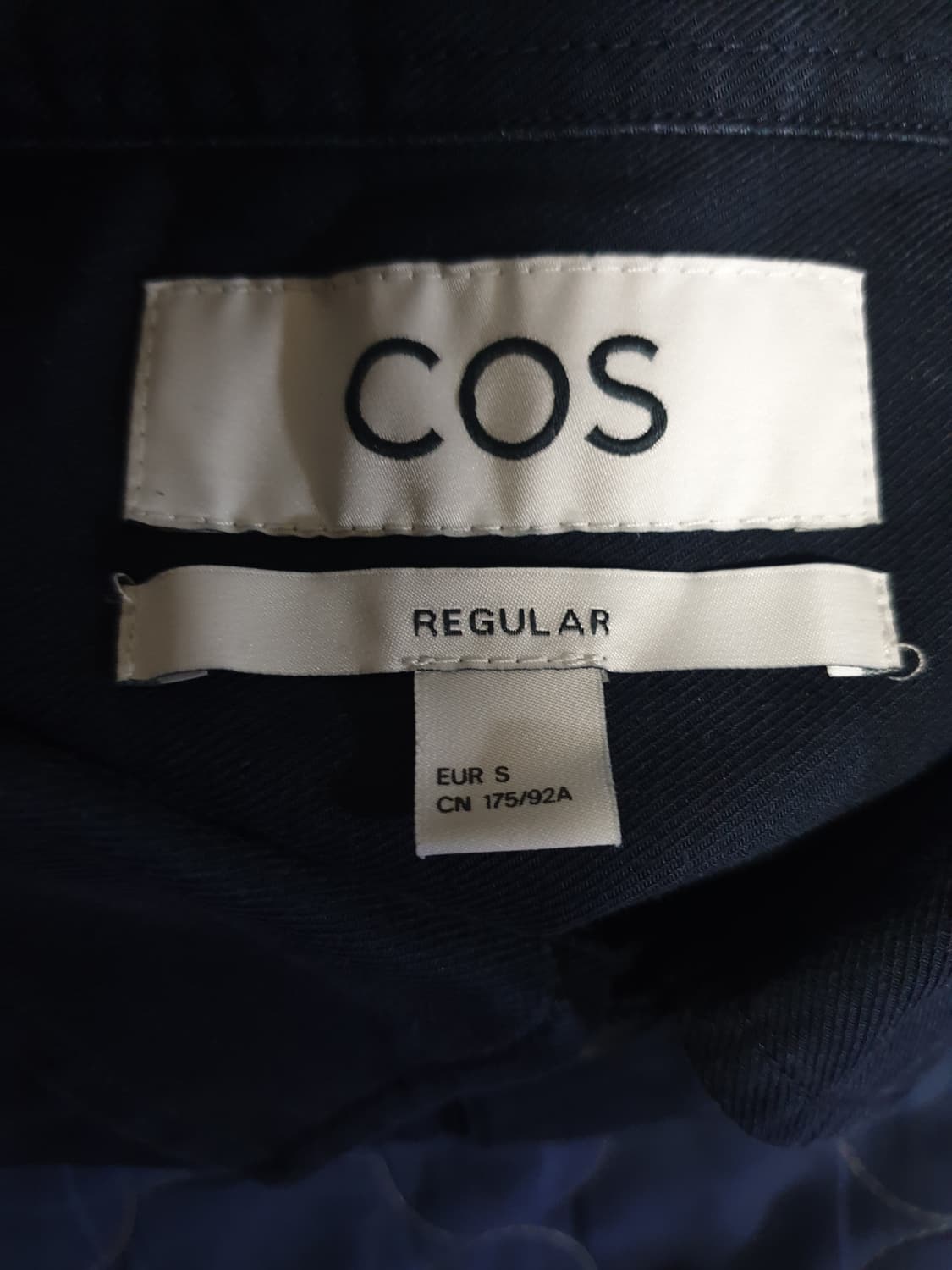 COS 유틸리티 하프 플래킷 버튼 레귤러핏 오버 긴팔셔츠 네이비 (S) 상품이미지5