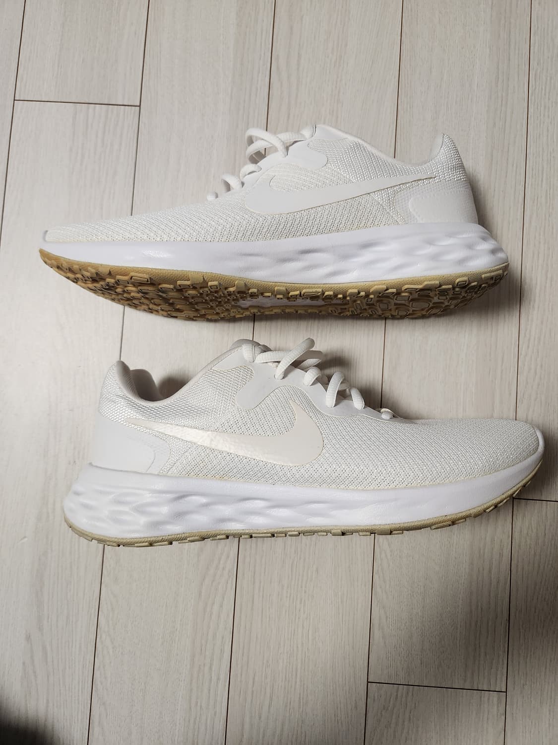 나이키 레볼루션 6 넥스트 네이처 사이즈265 DC3728-102

 상품이미지6