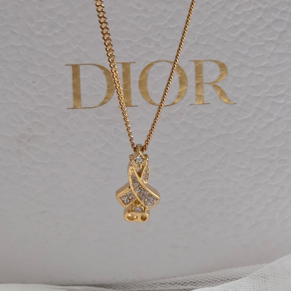 Dior 금장 큐빅 리본 CD 로고 목걸이 상품이미지2