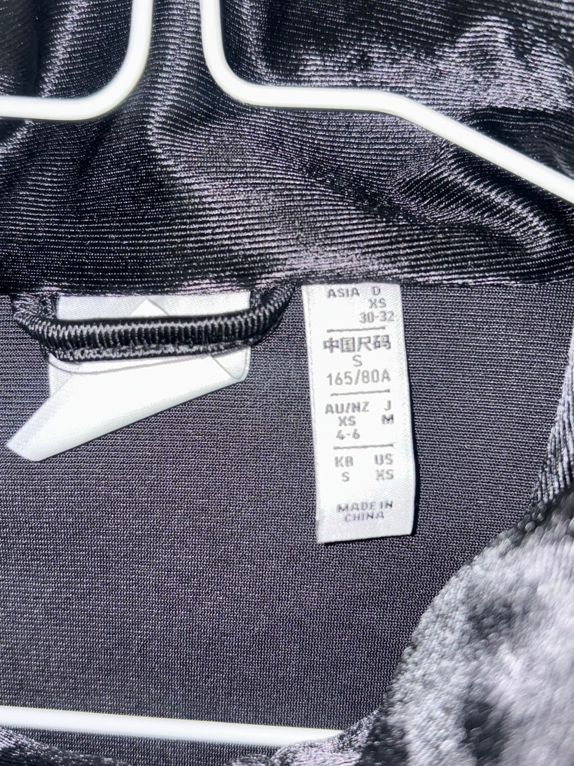 아디다스 블랙 유광 크롭 트랙탑 상품이미지3